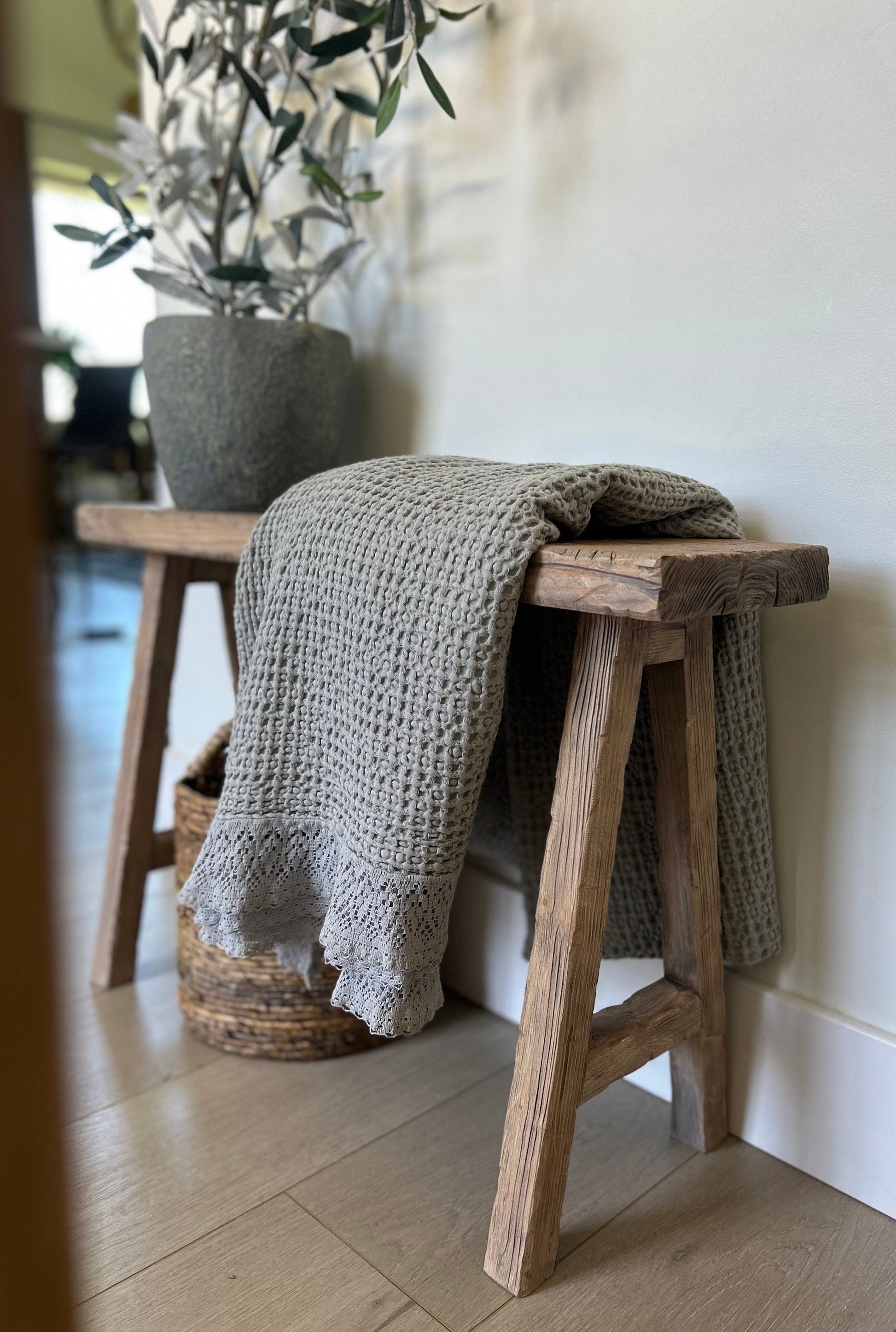 Handcrafted Weathered Wood Bench, Primitive Antique Style, 30x20x7.25